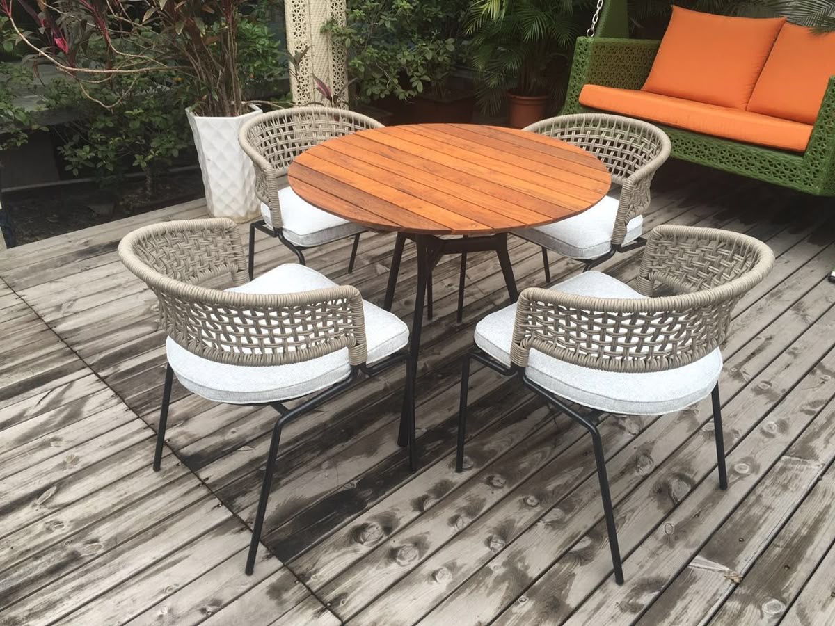 Terra Loop Dining Set